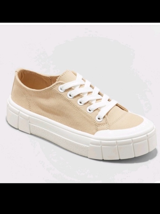 Mad Love Shoes - NWOT Mad Love Fran Sneakers tan/white sz 9
